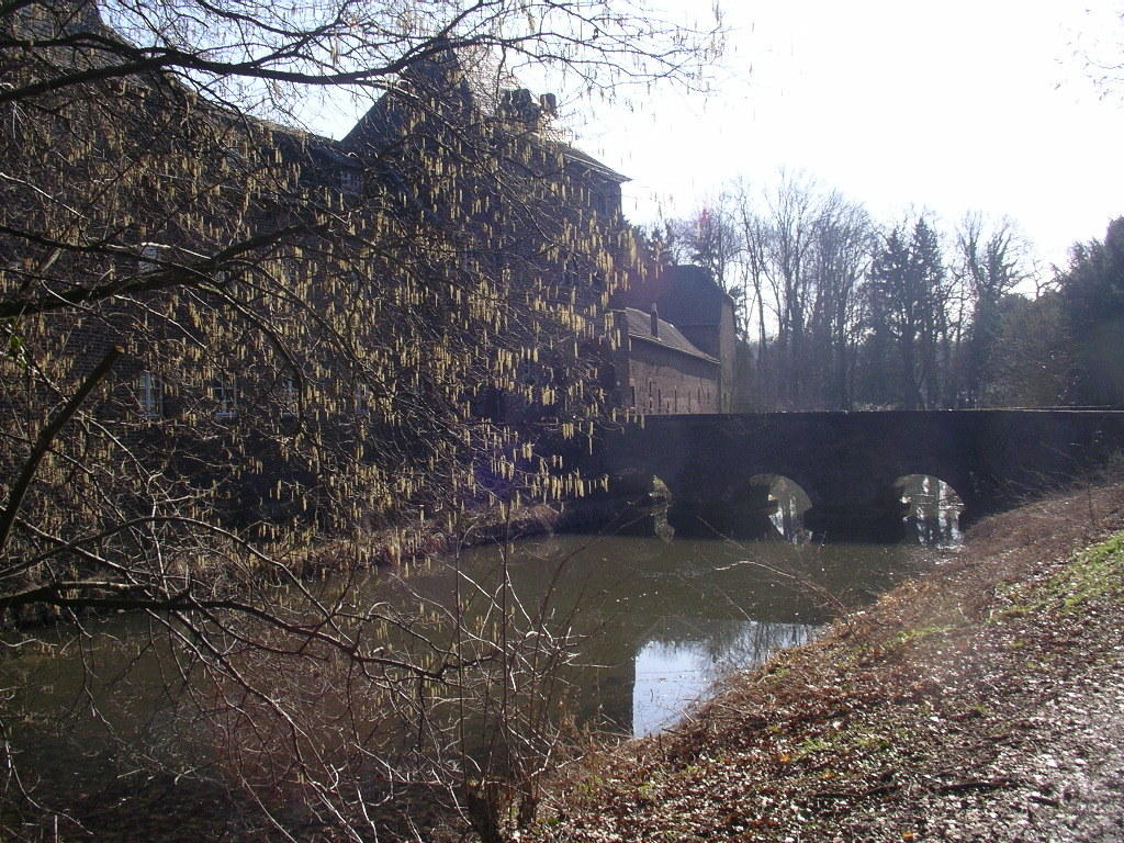 IMGP6680 ... dem Wasserschloss "Kellenberg" ...
