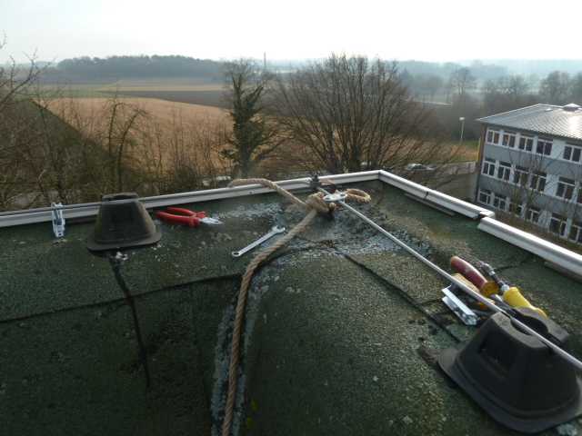 nach über 30 Jahren war es an der Zeit, den Turmfalkennistkasten am eghelamligen Huptschulgebäude Gangelt zu erstzen, der überaus erfolgreich von Turmfalken angenommen worden war (ewin Spektakel für die Schüler, wenn die jungen Tufa´s sich auf dem wärmen Fensterbrett der sonnten