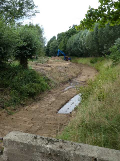 paralll dzu auch hier, Entfernen der Beronplatten, Anheben des Rodebachuntergrundes aum rd. 50 cm